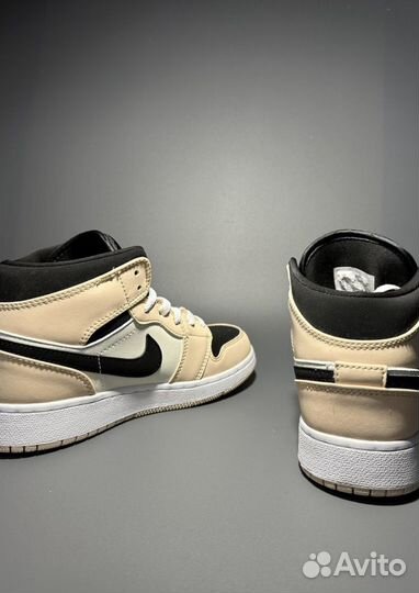 Кроссовки Air Jordan 1 Mid 'Barely Orange' Люкс