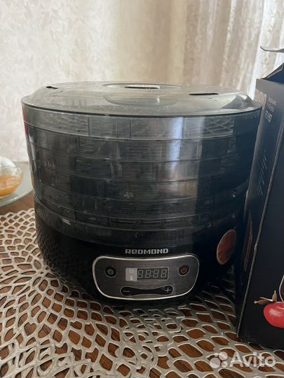 Сушилка для овощей и фруктов redmond