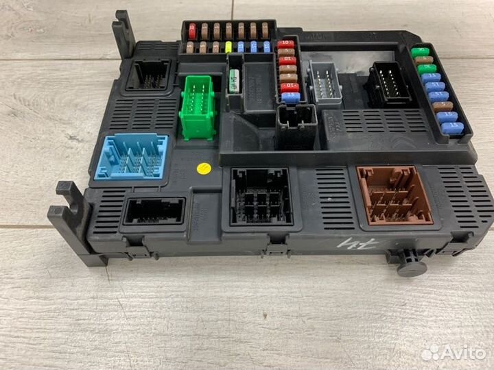 Блок предохранителей Peugeot 208 хэтчбек 8H01 DV4C