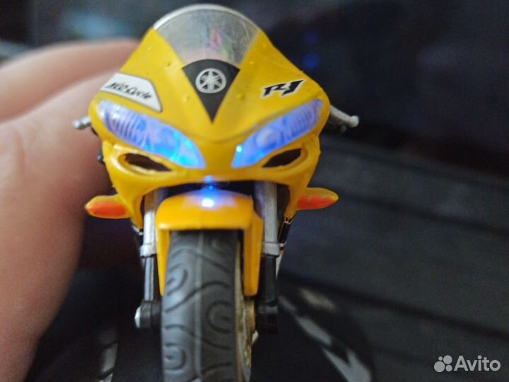 Kentoys. Yamaha R1