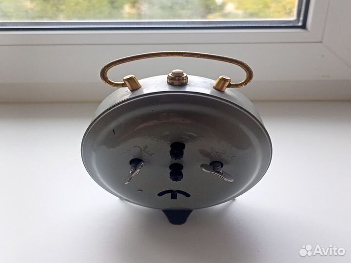 Часы будильник СССР 4 камня