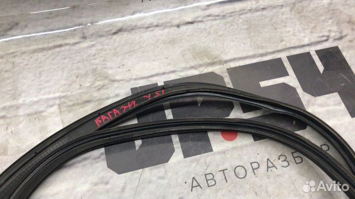 Уплотнитель багажника задний Infiniti M37 Y51 3.7