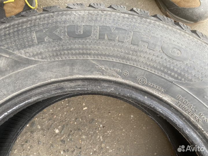 Kumho I'Zen RV Stud KC16 215/70 R16