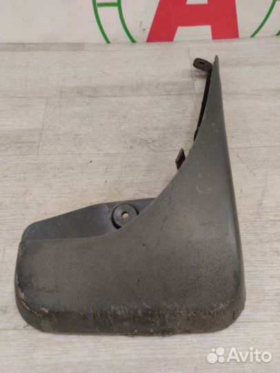 Брызговик задний правый Ford Focus универсал 1.6L