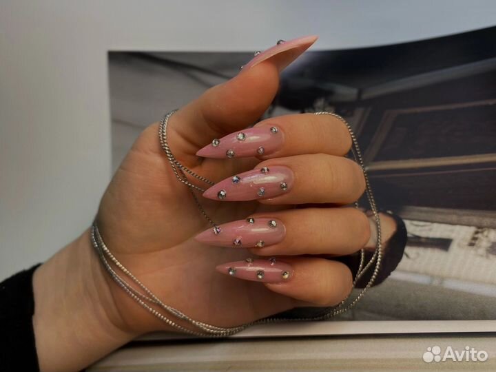 Маникюр, наращивание ногтей, педикюр