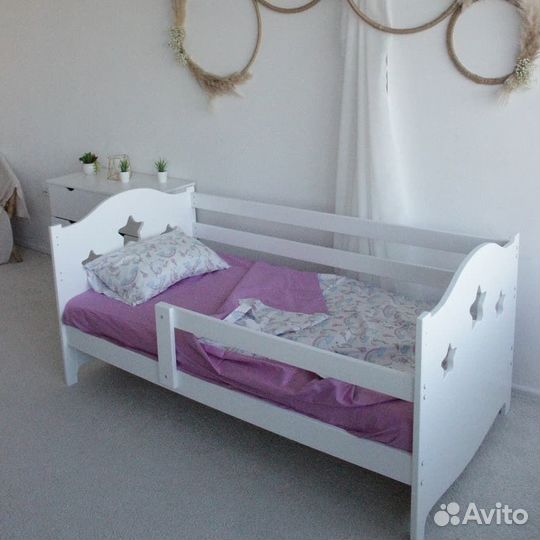 Детская кровать с бортиком