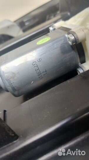 Стеклоподъемник электрический правый передний Jeep Liberty, 2008