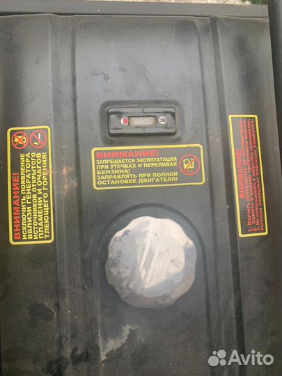 Бензо генератор,новый