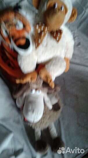 Тигры и обезьянка