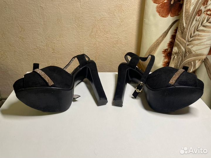 Босоножки женские