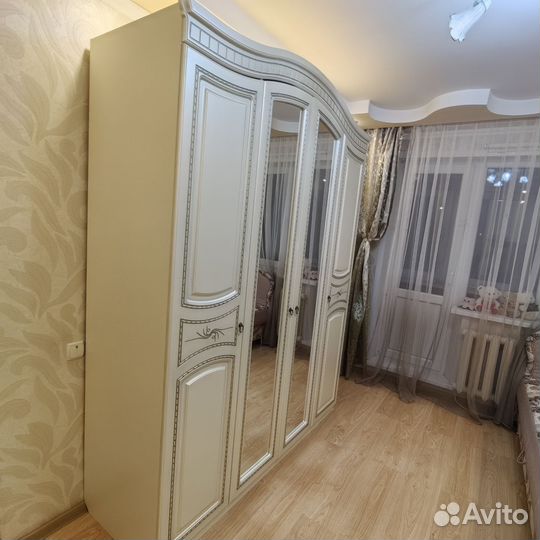 Шкаф распашной бу беж