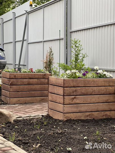 Деревянное кашпо клумба