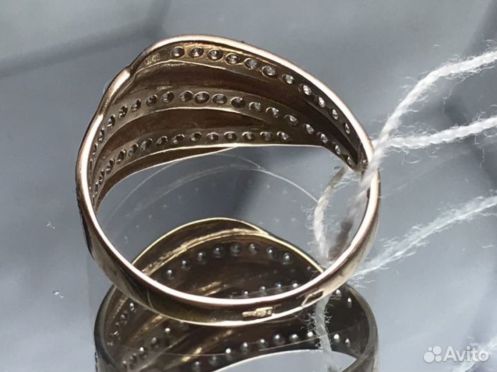 Золотое кольцо 585 пробы, массой 2,4 грамма (р17)