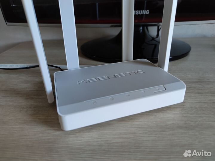 Wi-Fi роутер Keenetic Extra KN-1711