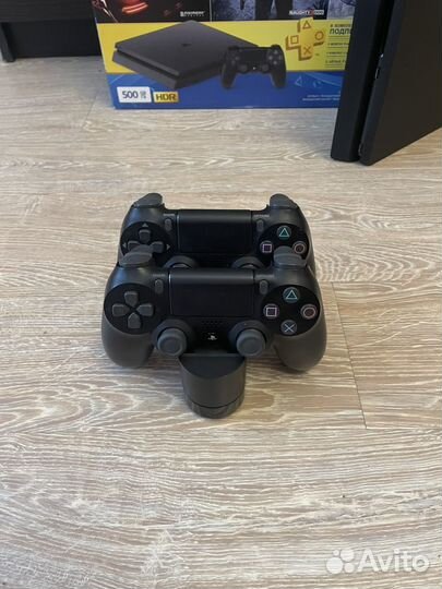 Sony PS4 slim + 70 игр 2 геймпада