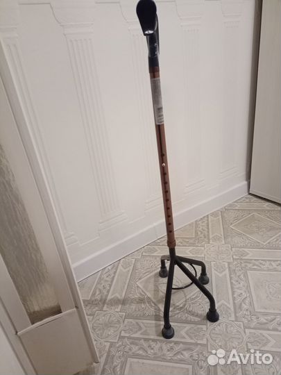 Телескопическая четырёхопорная трость