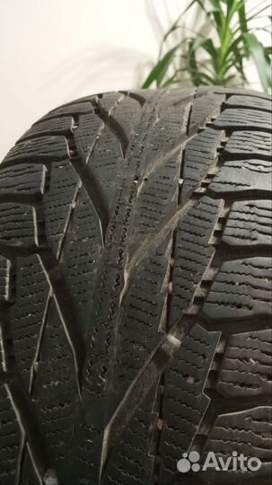 Nokian Tyres Hakkapeliitta R2 SUV 235/55 R19 и 235/55 R19 19D