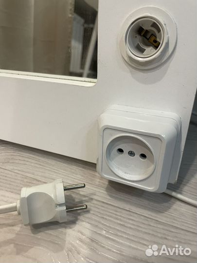 Гримерное зеркало с подсветкой