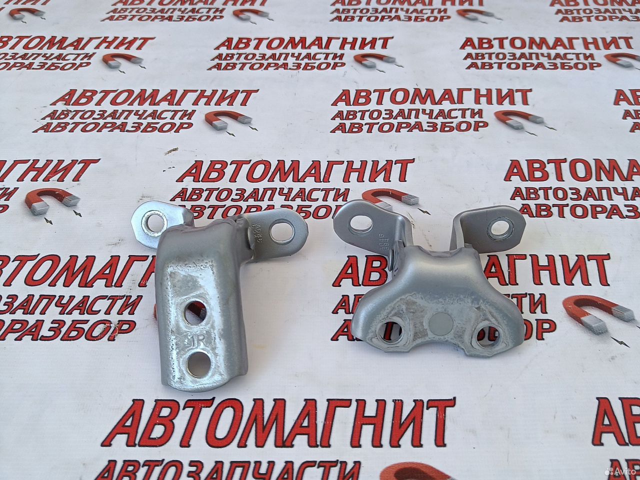 Петля двери передней правой Тойота Рав 4 50