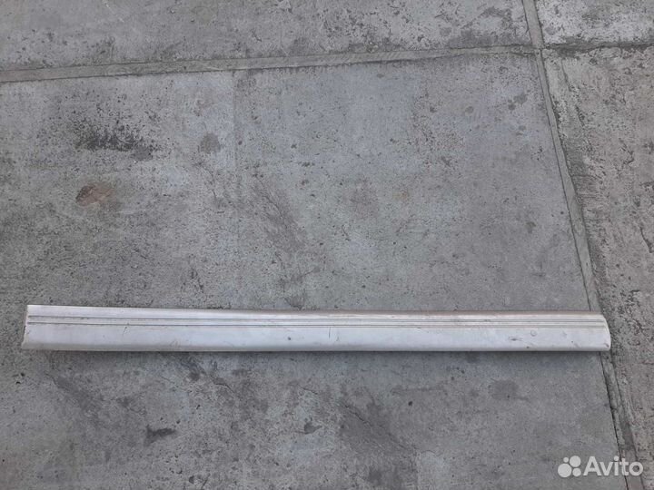 Молдинг передней правой двери TLC 105