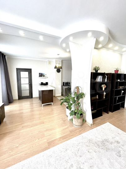 4-к. квартира, 117 м², 9/10 эт.