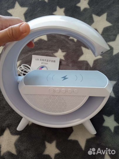 Колонка с беспроводной зарядкой новая