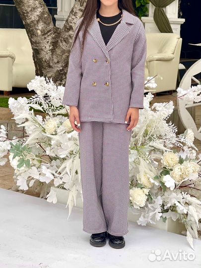 Брючный костюм серый