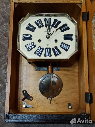 Часы Янтарь настенные с боем