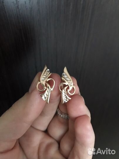 Золотые серьги