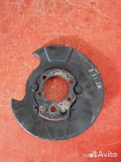 Пыльник тормозного диска передний правый Nissan