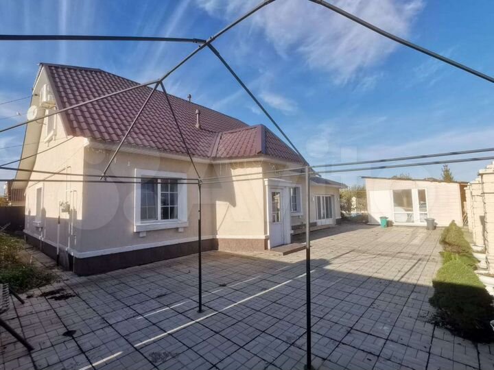 Коттедж 201 м² на участке 7,5 сот.