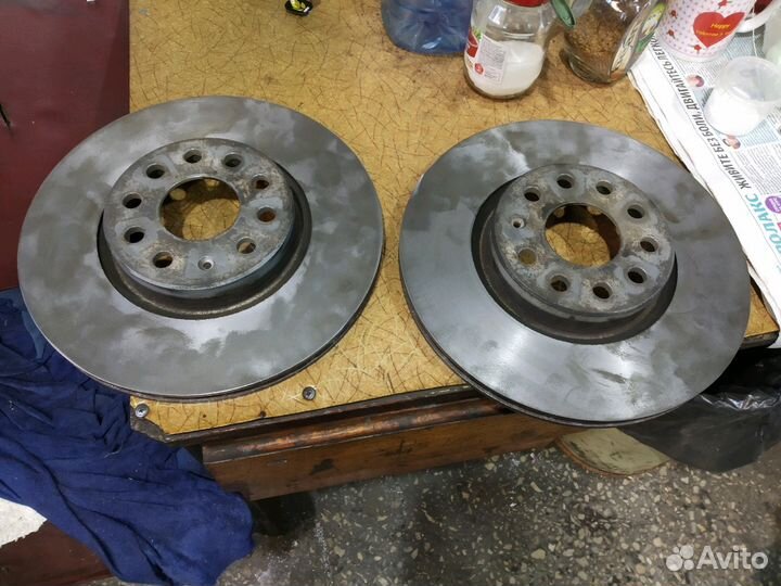 Тормозные диски передние Volkswagen Tiguan 2011г