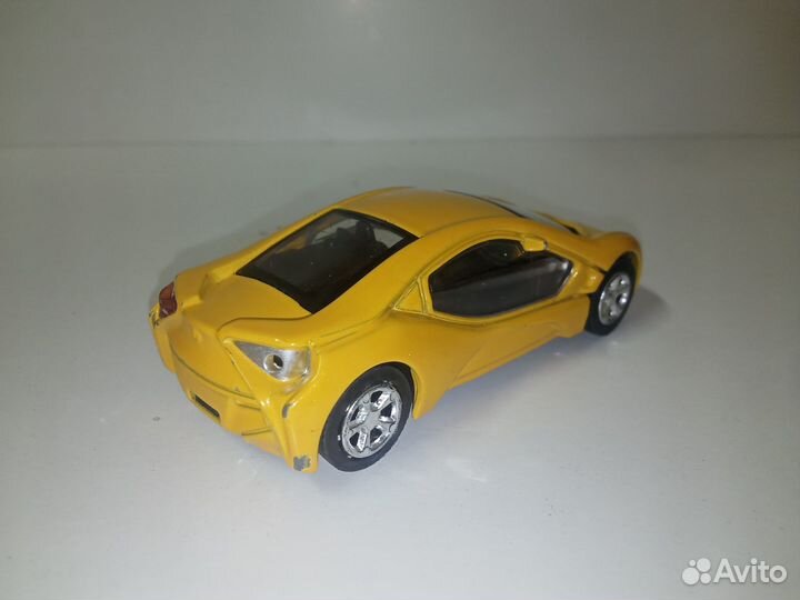 Модель автомобиля металлическая 