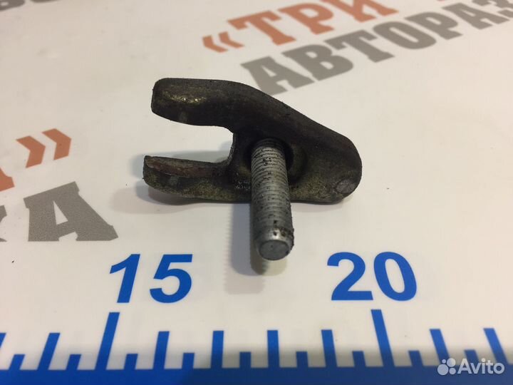 Рено Трафик Кронштейн топливной форсунки