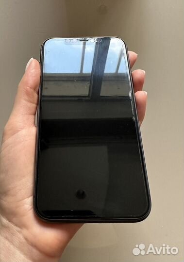 Телефон iPhone 11