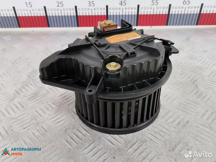 Моторчик печки Audi A4 B6 2003 8E1820021B