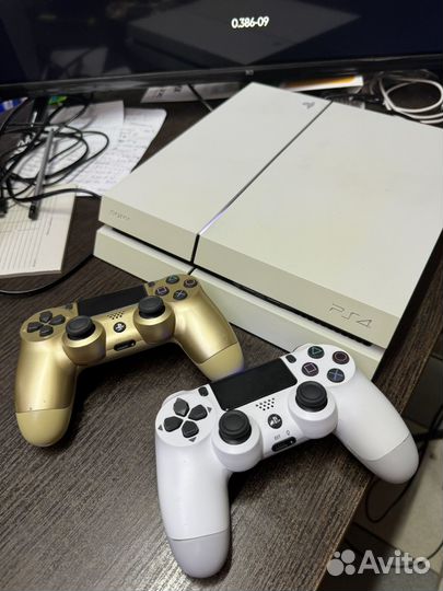 Sony PS4 белая +2 геймпада