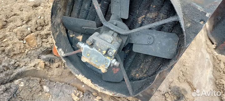 Радиатор на трактор с эксковатора