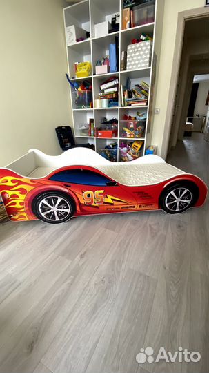 Детская кроватка с матрасом и бортиками