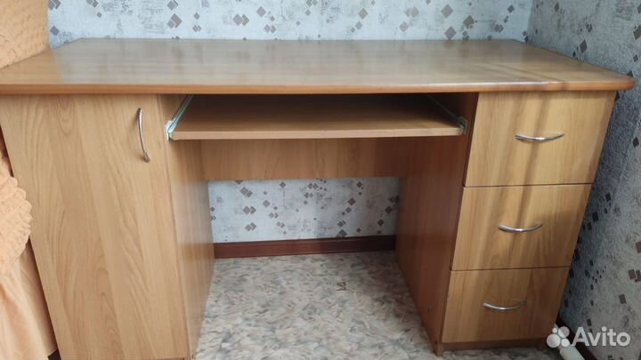 Письменный стол