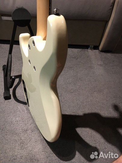 5-струнная бас-гитара Yamaha BB415