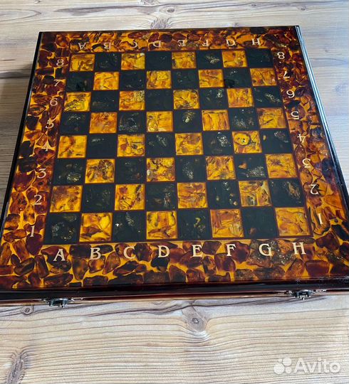 Янтарные шахматы. Шахматы из янтаря 