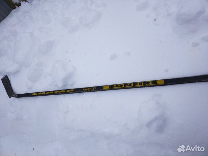 Клюшка хоккейная, шайбы