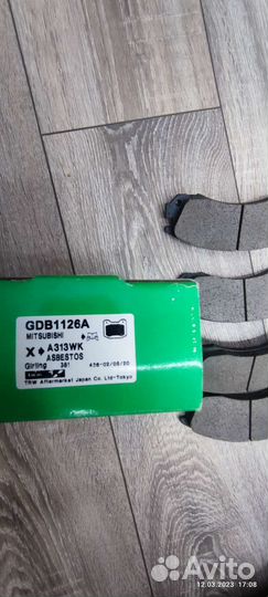 Передние тормозные колодки на Mitsubishi