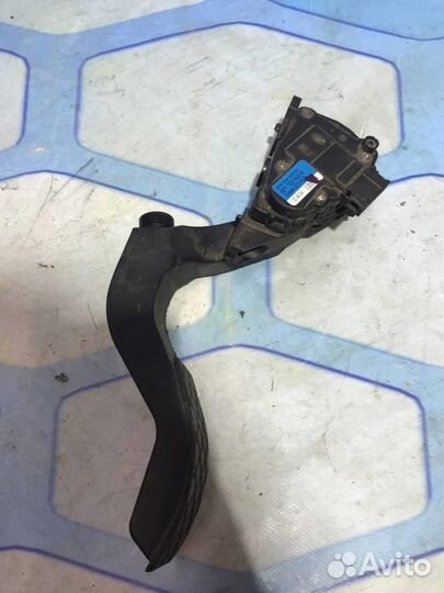 Педаль газа электронная 8D1723523N