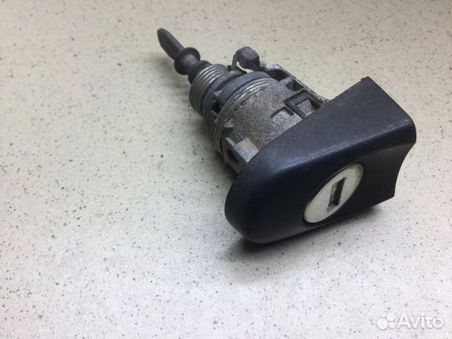 Вставка замка двери правая Volkswagen Caddy BST