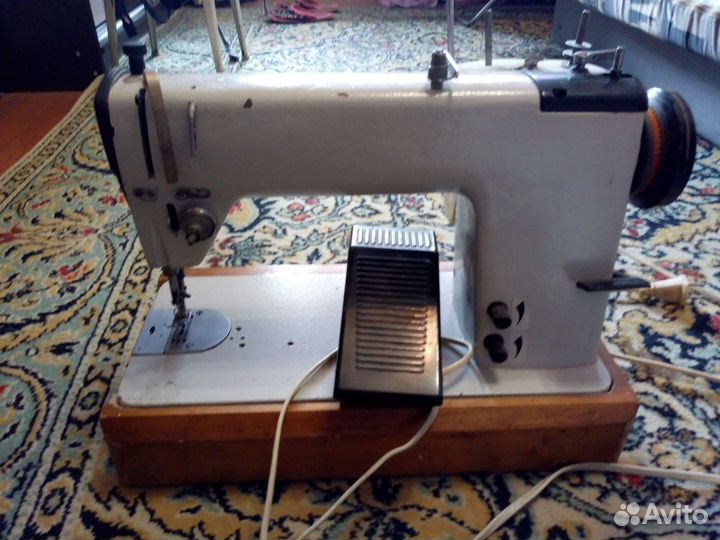 Швейная машина Олеся