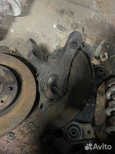 Кулак поворотный правый Mitsubishi Lancer 9