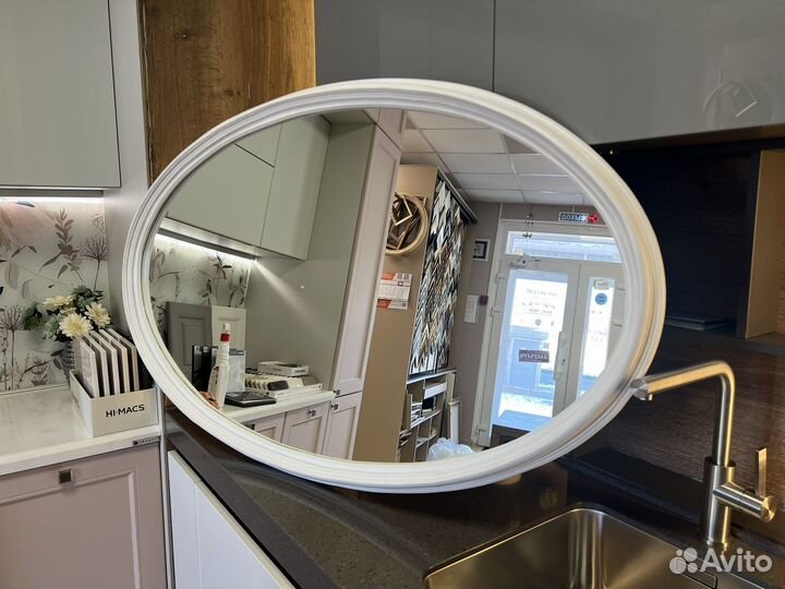 Зеркало в овальной раме