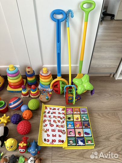 Развивающие игрушки для малышей пакетом
